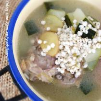 冬瓜薏米棒骨湯的做法
