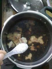 生地黑豆排骨湯的做法圖解5