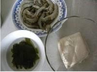 豆腐海藻鮮蝦湯的做法圖解1