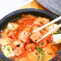 石鍋三文魚豆腐湯的做法
