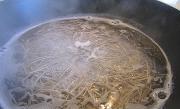 金針菇海蜇拌蕎麥麵的做法圖解1