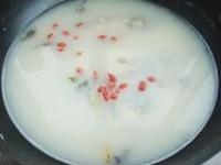 奶白鯽魚薏米湯的做法圖解5