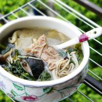 棒骨菇菌西洋菜湯的做法