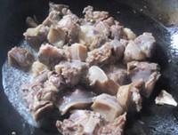 胡蘿卜燉臘羊肉的做法圖解2