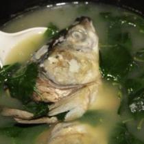 魚頭枸杞葉湯的做法