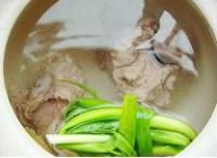 苦瓜薏米骨頭湯的做法圖解3