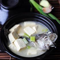 黑鮶魚豆腐湯的做法