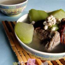 佛手瓜薏仁排骨湯的做法