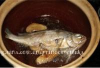 銀絲黃魚湯的做法圖解2