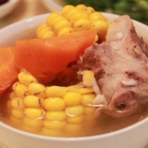 胡蘿卜玉米筒骨湯的做法