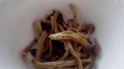 茶樹菇燉雞湯的做法圖解3