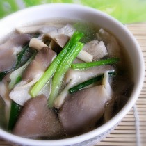 袖珍菇生菜湯的做法