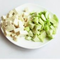 龍井絲瓜豆腐湯的做法圖解1