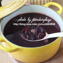 黑米薏仁桂圓湯的做法