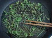 涼拌蕨菜的做法圖解4