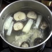 香菇雞腿竹蓀湯的做法圖解7