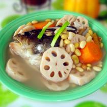 蓮藕黃豆魚頭湯的做法