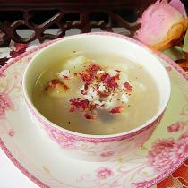 玫瑰花酒釀年糕湯的做法