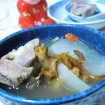 魷魚乾燉蘿卜排骨湯的做法