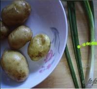 家常版煎土豆的做法圖解1
