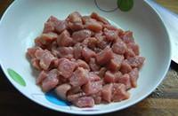 豌豆豬肉土豆丁的做法圖解2