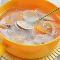 青蛾蘿卜燉肉湯的做法