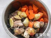 青蛾蘿卜燉肉湯的做法圖解4