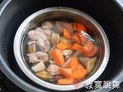 青蛾蘿卜燉肉湯的做法圖解5