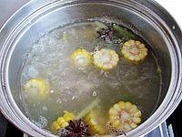 苦瓜玉米排骨湯的做法圖解9