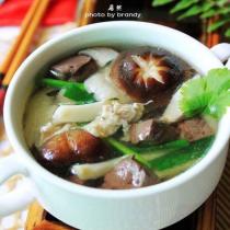鮮菇豬紅湯的做法