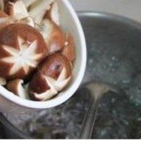 鮮菇豬紅湯的做法圖解6