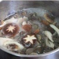 鮮菇豬紅湯的做法圖解7