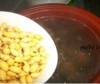 黃豆藜麥排骨湯的做法圖解5