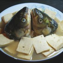 椒鹽凍豆腐魚頭湯的做法