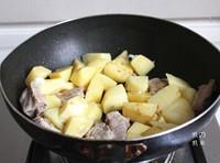 排骨燉土豆的做法圖解9