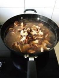 土豆花菇燉雞塊的做法圖解8