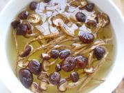 茶樹菇海帶絲湯的做法圖解2