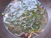 茶樹菇海帶絲湯的做法圖解6
