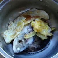 鯽魚蛋包湯的做法圖解5