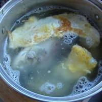 鯽魚蛋包湯的做法圖解6
