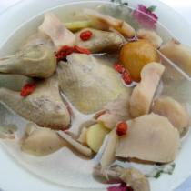 鮮土茯苓乳鴿湯的做法