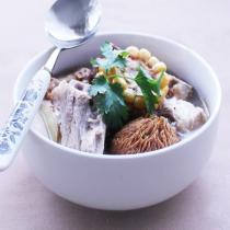 猴頭菇玉米排骨湯的做法