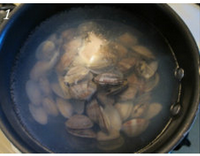 蛤蜊土豆湯的做法圖解1