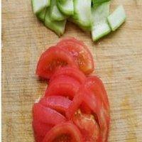 番茄絲瓜肉片湯的做法圖解2