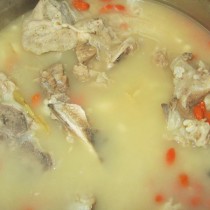 苡米百合豬骨湯的做法