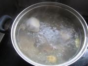 苡米百合豬骨湯的做法圖解8