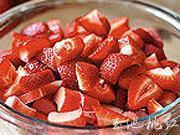草莓薏仁酸奶的做法圖解2