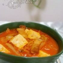 辣白菜豆腐湯的做法