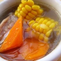 胡蘿卜玉米大骨湯的做法