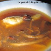 茶樹菇雞腿湯的做法